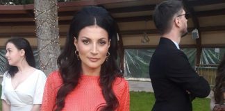 O vedeta Playboy, asa cum n-ati mai vazut-o niciodata! A facut pe clownul pentru copiii bolnavi!