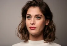 Lizzy Caplan