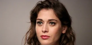 Lizzy Caplan