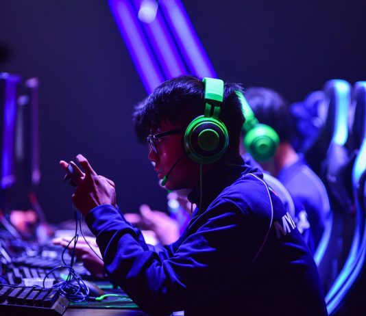 Ce factori trebuie să-i consideri când alegi un site de pariuri pentru eSports?