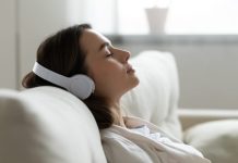 Spune adio durerii cronice cu melodia ta preferata