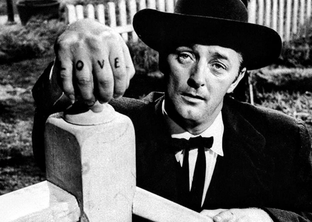 Robert Mitchum in Noaptea vanatorului.