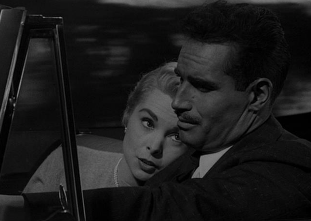 Charlton Heston si Janet Leigh intr-o scena din Touch of Evil.