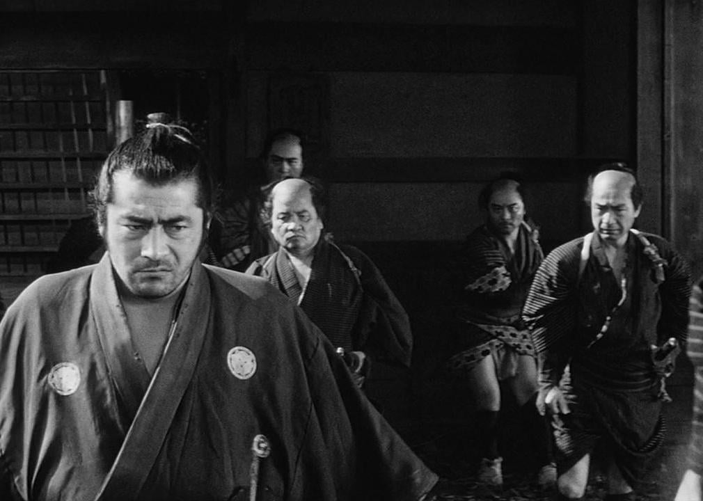 Actori intr-o scena din Yojimbo.