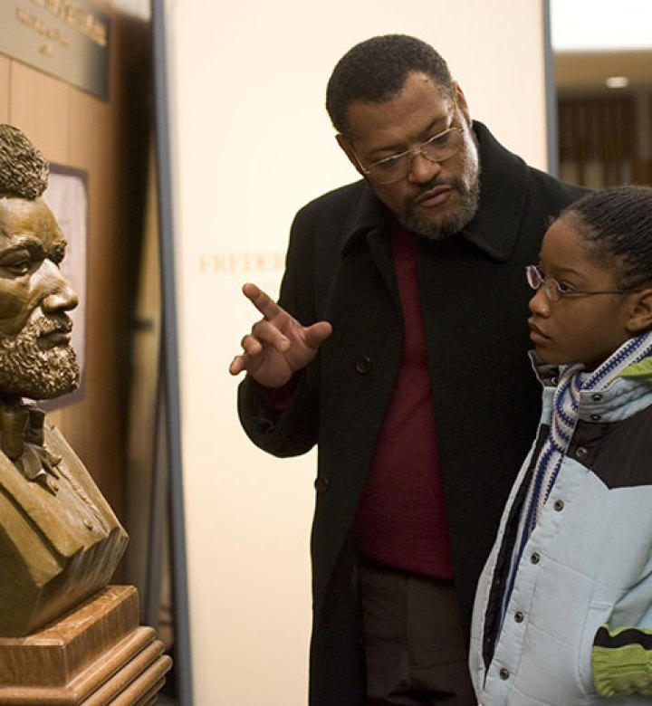 Laurence Fishburne si Keke Palmer in Akeelah si albina