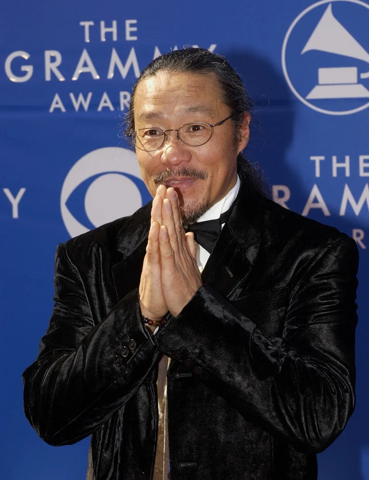 Muzicianul japonez Kitaro a compus teme grozave ideale pentru a insoti meditatia.