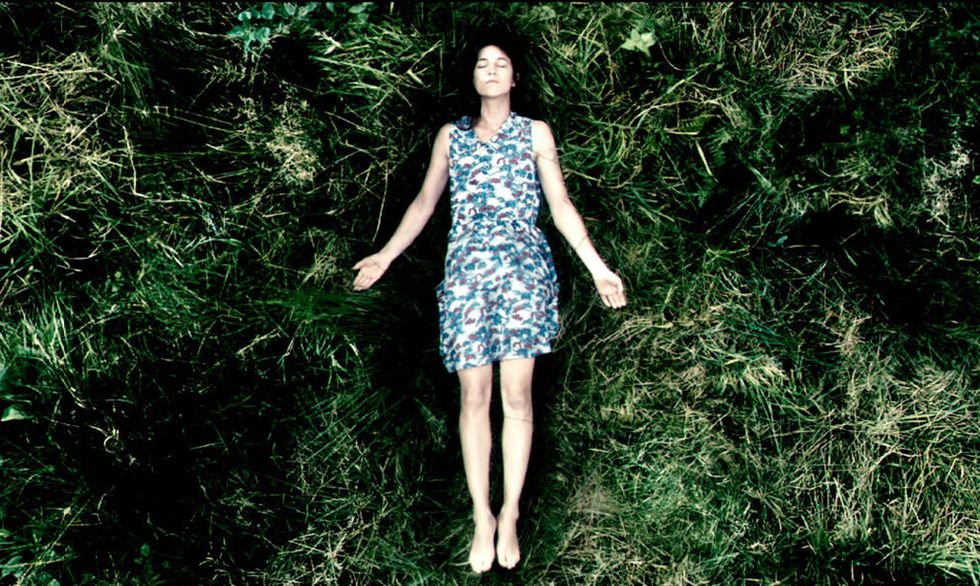 oameni in natura, verde, imbracaminte, rochie, natura, iarba, frumusete, model de moda, moda, copac,