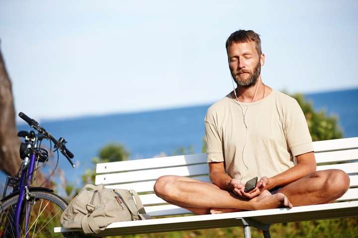 Meditatia inseamna a gandi si a fi constient.  Muzica ajuta la relaxare si concentrare.